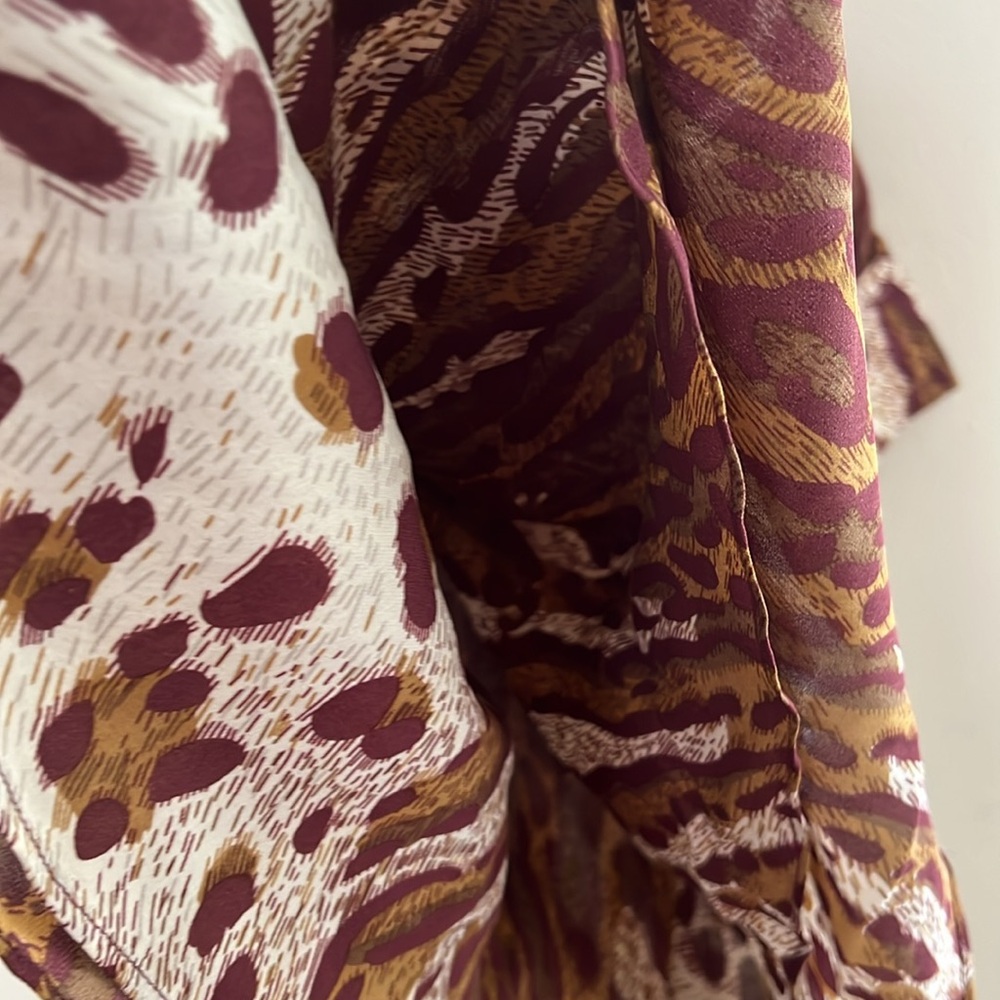 Parker Dress Size L • Deep front cut • Animal print with long Sleeves • - Picture 6 of 8